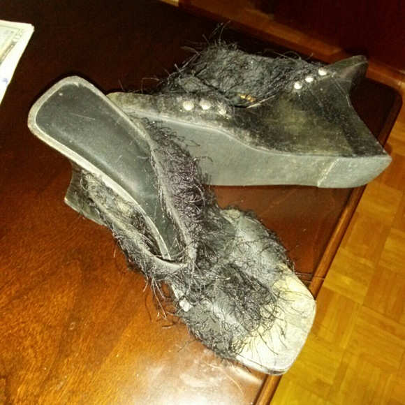 Shoes and boots - Picture 2 of 4