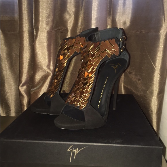 Giuseppe Zanotti gold sequin sandals - Picture 2 of 4