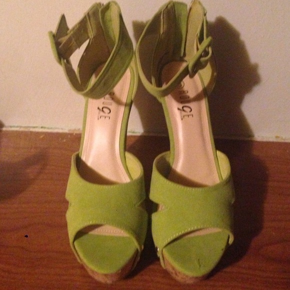 Never worn