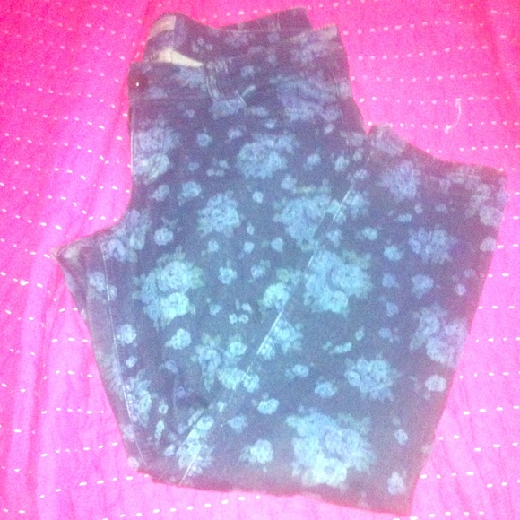 Dark wash jeans 🎵💙🎵