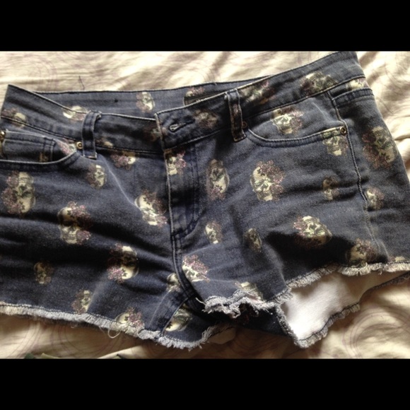 Skull floral shorts
