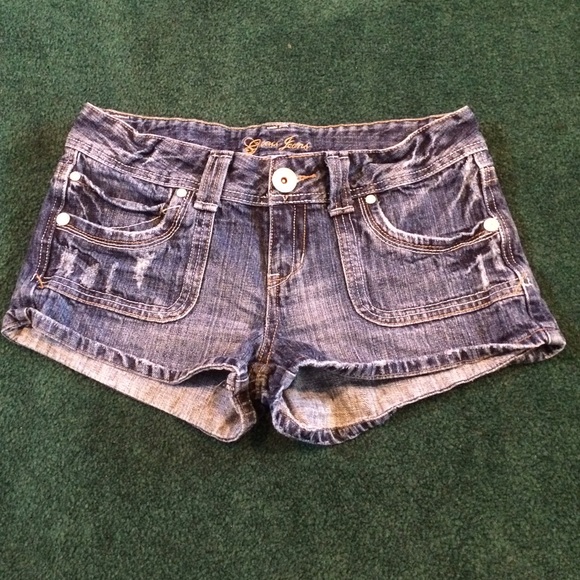 Guess jean shorts! Great condition only worn once - Picture 1 of 4