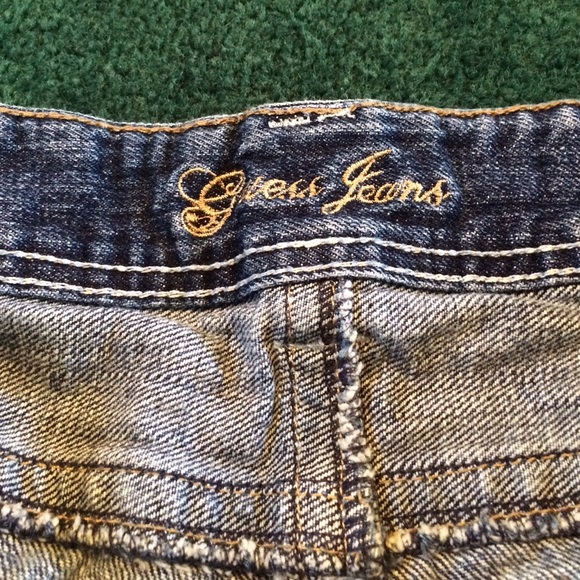 Guess jean shorts! Great condition only worn once - Picture 3 of 4