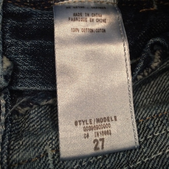 Guess jean shorts! Great condition only worn once - Picture 4 of 4