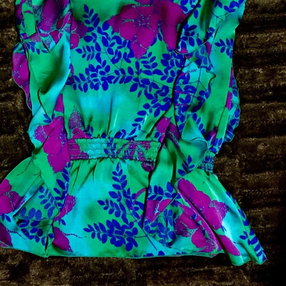 Gorgeous Express Ruffle Top!! - Picture 3 of 4