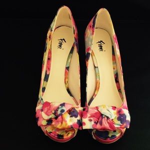 Pink floral shoes 😍