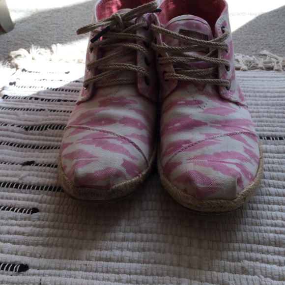 Pink Patterned TOMS - Picture 3 of 4