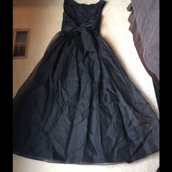 Georgeous  long party dress - Picture 2 of 4