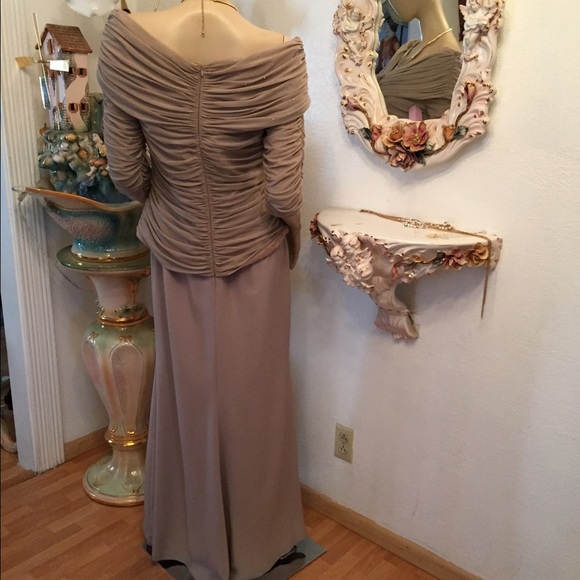 Daymor Couture Gown - Picture 3 of 4