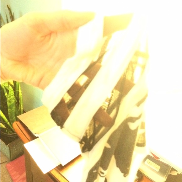 Tiger Flowey Tee - Picture 2 of 2