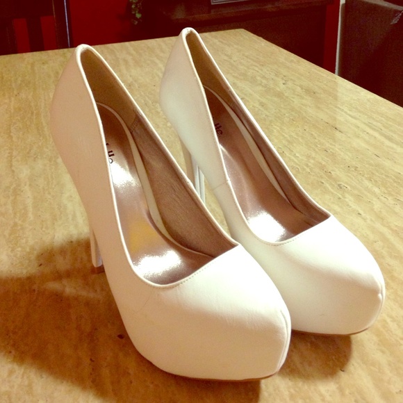White stacked pumps