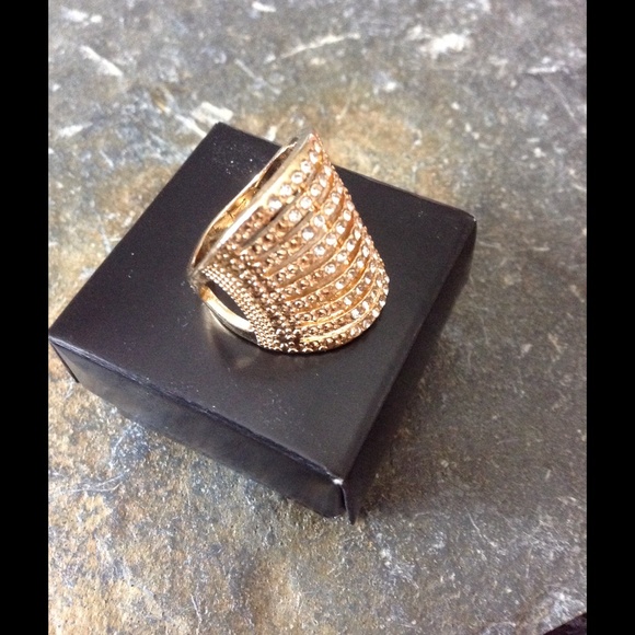 Avon Jewelry - 🌺Beautiful, Big Avon Ring