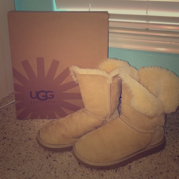 Ugg Boots "Bailey Button" in sand