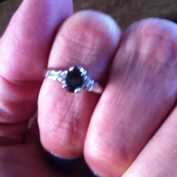 Petite black Sapphire - Picture 2 of 4