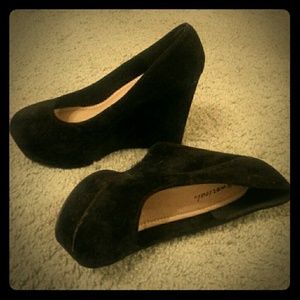 Velvet black wedges