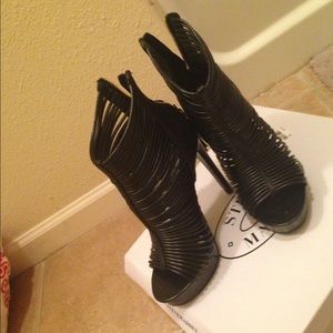 Steve Madden Heels. Steve Madden Samii