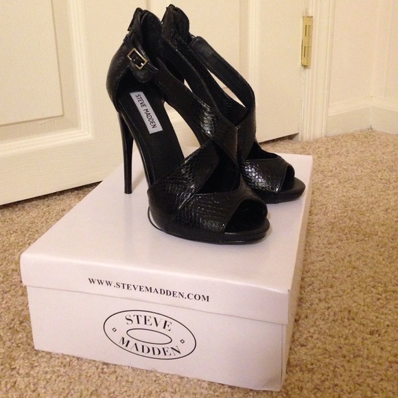 Steve Madden scrappy black heels