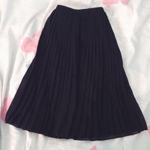 Black pleated skirt