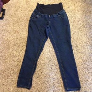 Maternity skinny jeans shirt bundle