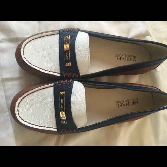 Michael Kors flats size 6