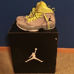 Jordan 12 wolf grey neon green