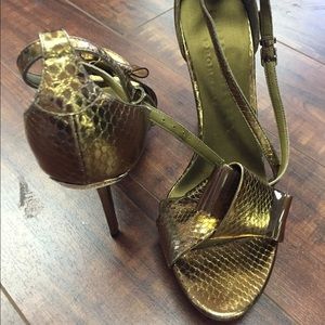 Burberry prosum gold sandal size 39