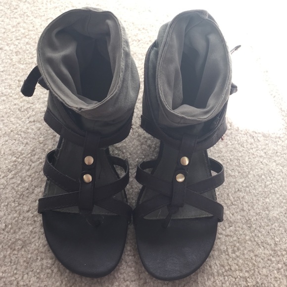 Express Sandals