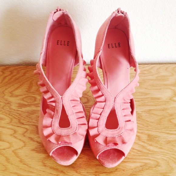 Elle Shoes - SALE! || Coral Pink Pumps sz 6.5 by Elle