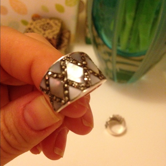Sterling silver 925 and mother of pearl ring