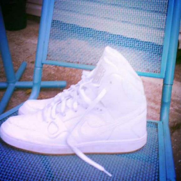 Nike - Picture 2 of 2