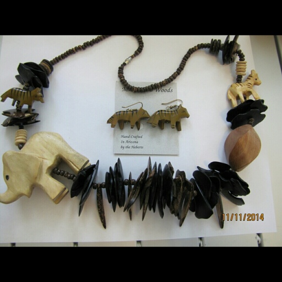 Heberts Mrs. Bear's Woods Necklace & Earrings