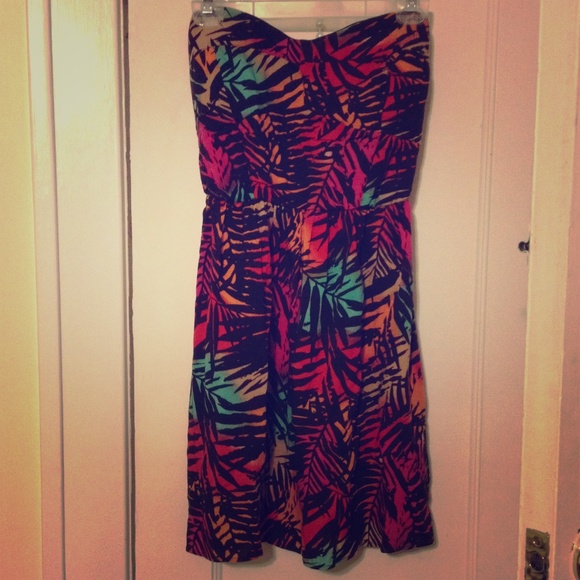 Dresses & Skirts - Tropical strapless sundress
