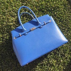 Extremely stylish blue bag