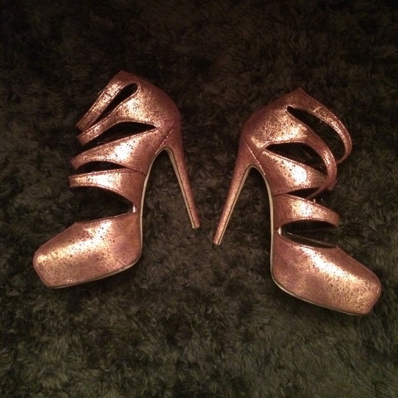 Brian Atwood Metallic purple buckle heels - Picture 2 of 4