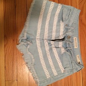 bullhead high rise lace detail shorts