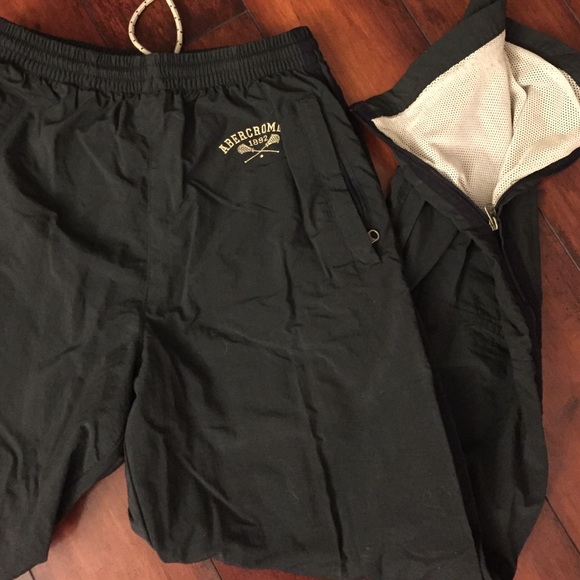 ABERCROMBIE Nylon outer/cotton&poly inner SZ SM