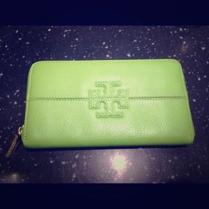 🚫SOLD ON OFFER UP🚫 Authentic Tory Burch wallet