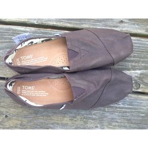 Brand new mens TOMS classic canvas slip ons.