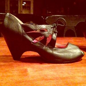 Unique Peep toe Lace up Heels