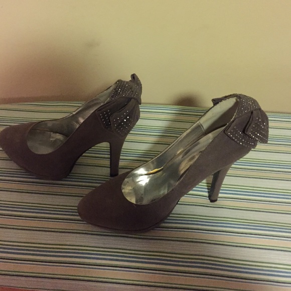 Gray heals - Picture 1 of 2