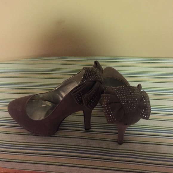 Gray heals - Picture 2 of 2