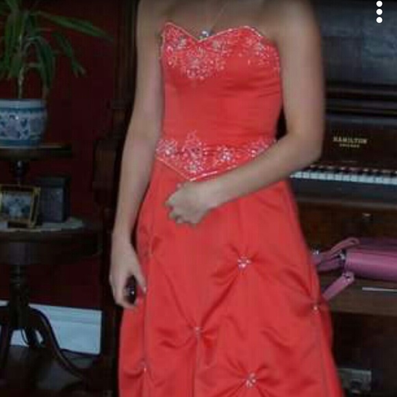 Prom dress - Picture 1 of 3