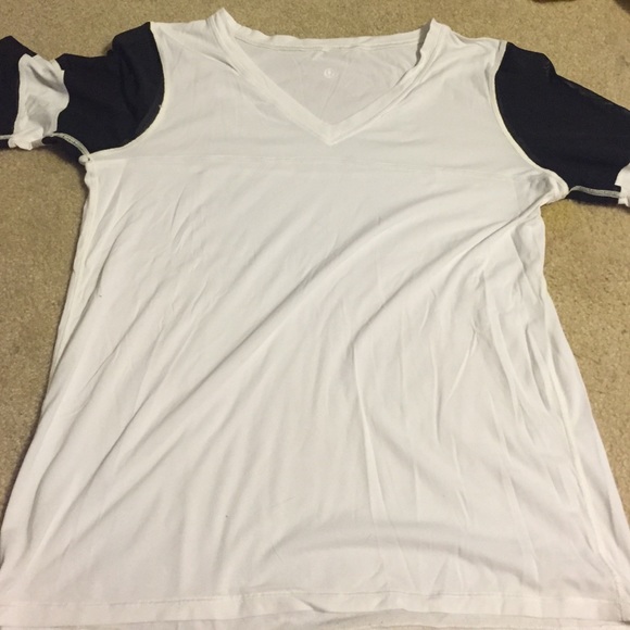 Lululemon tshirt