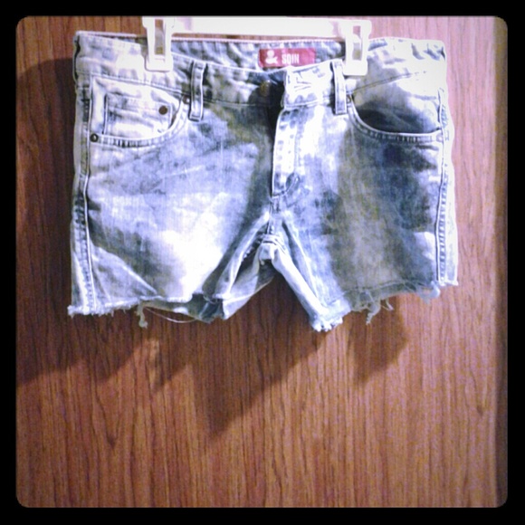 Stone wash cut off shorts