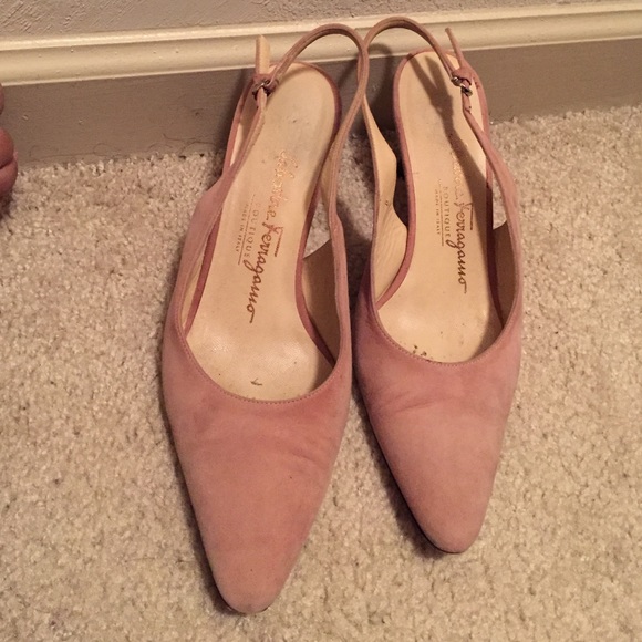 dusty pink salvatore ferragamo kitten heels