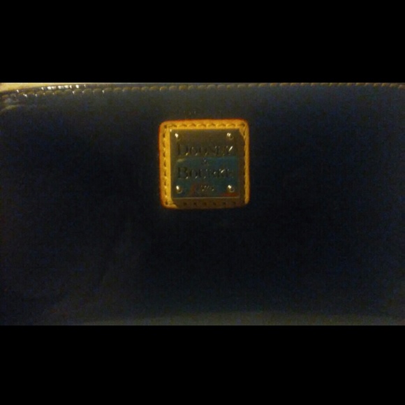 Dooney and bourke wallet. Wrislet - Picture 3 of 4