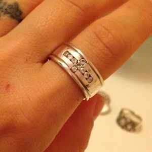 925 Sterling silver and zilconia cross ring