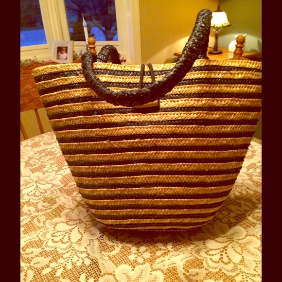 Large straw like tote