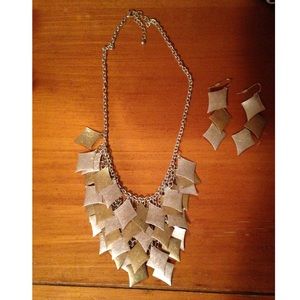 Necklace & earring bundle!