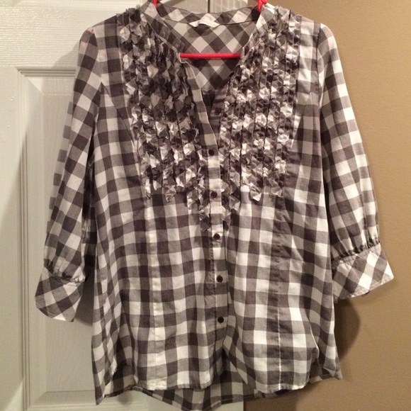 3/4 sleeve checked top.